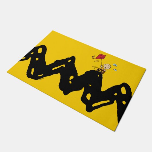 Erdnüsse | Charlie Brown Flying Kite Fußmatte (Schrägansicht)
