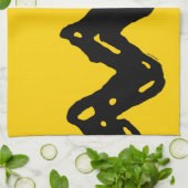 Erdnüsse | Charlie Brown Flying Kite Geschirrtuch (Gefaltet)