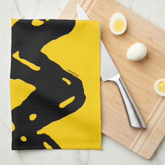 Erdnüsse | Charlie Brown Flying Kite Geschirrtuch (Viertel Falte)