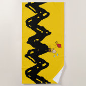 Erdnüsse | Charlie Brown Flying Kite Strandtuch (Vorderseite)
