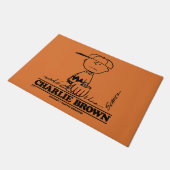 Erdnüsse | Charlie Brown Playing Ball Fußmatte (Schrägansicht)