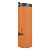 Erdnüsse | Charlie Brown Playing Ball Thermosbecher (Nach rechts gedreht)