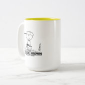 Erdnüsse | Charlie Brown Playing Ball Zweifarbige Tasse (Vorderseite Links)