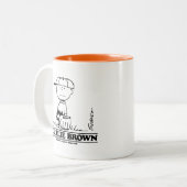 Erdnüsse | Charlie Brown Playing Ball Zweifarbige Tasse (Vorderseite Links)