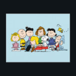 Erdnüsse | Charlie Brown und Gang Postkarte<br><div class="desc">Mit dieser bezaubernden Postkarte mit Charlie Brown und der ganzen Peanuts-Bande können Sie sich herzlich willkommen heißen. Dieses Design ist perfekt für Noten,  Einladungen oder als Kollektiv geeignet und zeigt die zeitlose Kameradschaft und die Freude der geliebten Peanuts Figuren.</div>