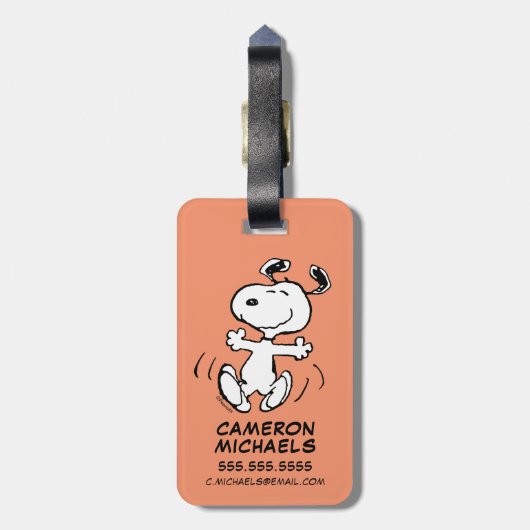 Erdnüsse | Ein Snoopy Happy Dance Gepäckanhänger (Rückseite vertikal)