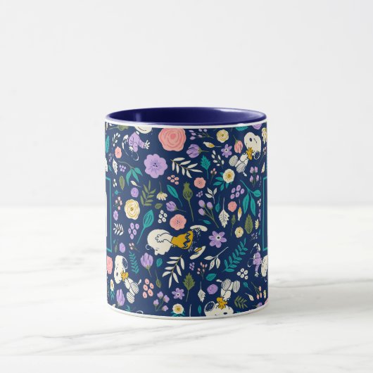 Erdnüsse im Blütenmuster | Fügen Sie Ihre Monogram Tasse (Zentrum)