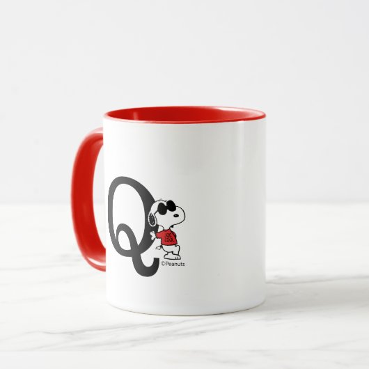 Erdnüsse | "Joe Cool" Stehend | Monogramm Q Tasse (Vorderseite Links)