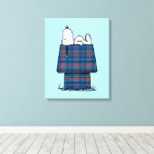 Erdnüsse | Karierte Flannel Ferienhaus Hunde Snoop Leinwanddruck (Insitu (Holzboden))