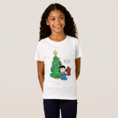 Erdnüsse | Lucy Christmas Tree T-Shirt (Vorne ganz)