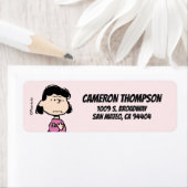 Erdnüsse | Lucy mit überquerten Waffen (Insitu)