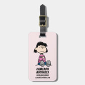 Erdnüsse | Lucy mit überquerten Waffen Gepäckanhänger (Vorderseite vertikal)