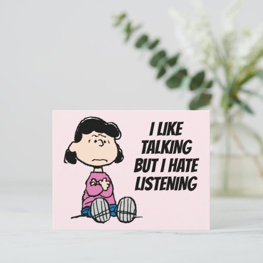 Erdnüsse | Lucy mit überquerten Waffen Postkarte (Stehend Vorderseite)