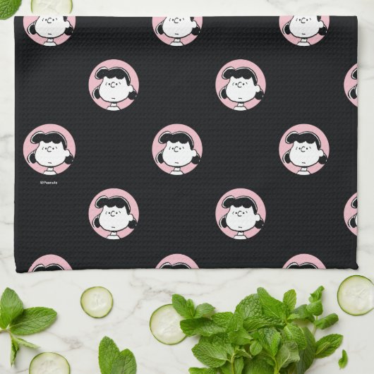 Erdnüsse | Lucy's Faces Geschirrtuch (Gefaltet)