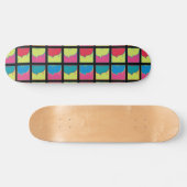 Erdnüsse | Moderner Pop Art Charlie Brown Skateboard (Horizontal)