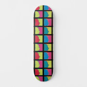 Erdnüsse | Moderner Pop Art Charlie Brown Skateboard (Vorderseite)