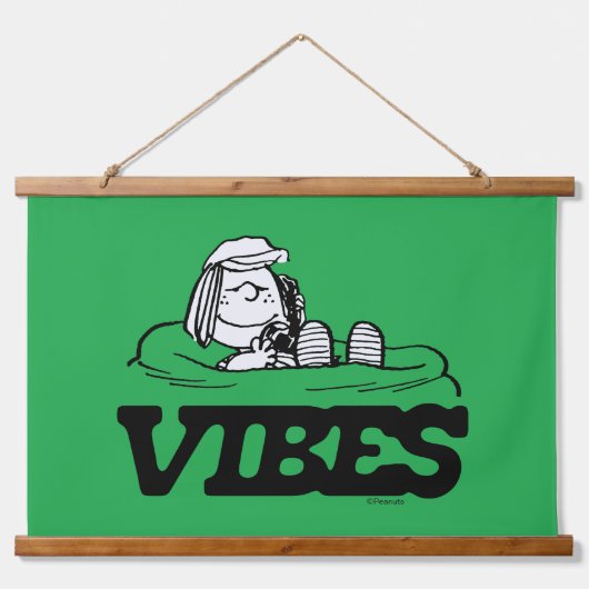 Erdnüsse | Peppermint Patty Vibes Wandteppich Mit Holzrahmen (Vorne)