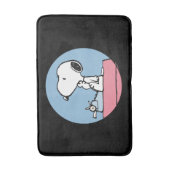 Erdnüsse | Snoopy bei der Schreibmaschine Badematte (Vorderseite Vertikal)