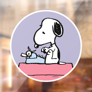 Erdnüsse Snoopy bei der Schreibmaschine Fensteraufkleber