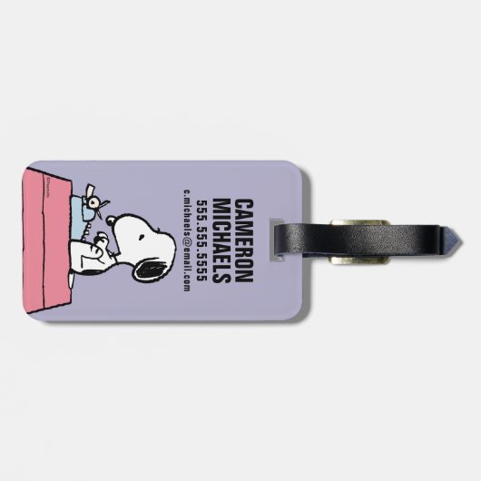 Erdnüsse | Snoopy bei der Schreibmaschine Gepäckanhänger (Rückseite horizontal)