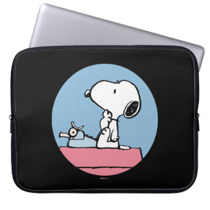 Erdnüsse Snoopy bei der Schreibmaschine Laptopschutzhülle