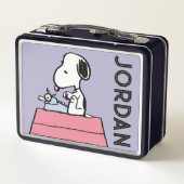 Erdnüsse | Snoopy bei der Schreibmaschine Metall Brotdose (Rückseite)