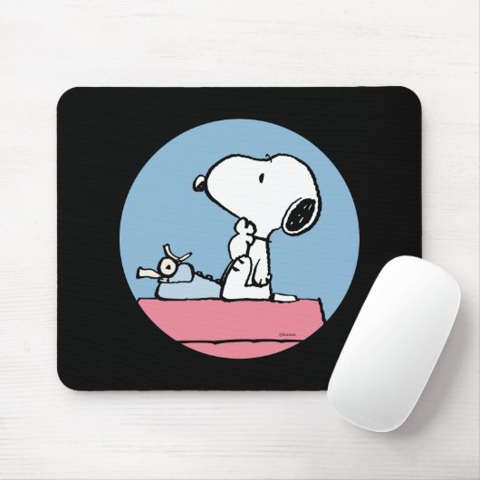 Erdnüsse | Snoopy bei der Schreibmaschine Mousepad (Mit Mouse)