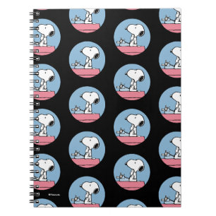 Erdnüsse Snoopy bei der Schreibmaschine Notizblock