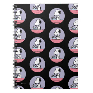 Erdnüsse Snoopy bei der Schreibmaschine Notizblock