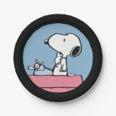 Erdnüsse | Snoopy bei der Schreibmaschine Pappteller (Vorderseite)