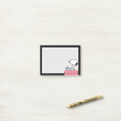 Erdnüsse | Snoopy bei der Schreibmaschine Post-it Klebezettel (Auf Schreibtisch)