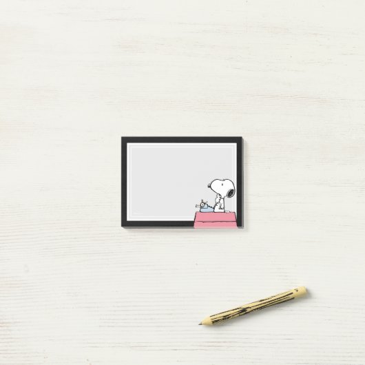 Erdnüsse | Snoopy bei der Schreibmaschine Post-it Klebezettel (Auf Schreibtisch)