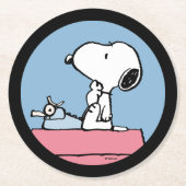 Erdnüsse | Snoopy bei der Schreibmaschine Runder Pappuntersetzer (Vorderseite)