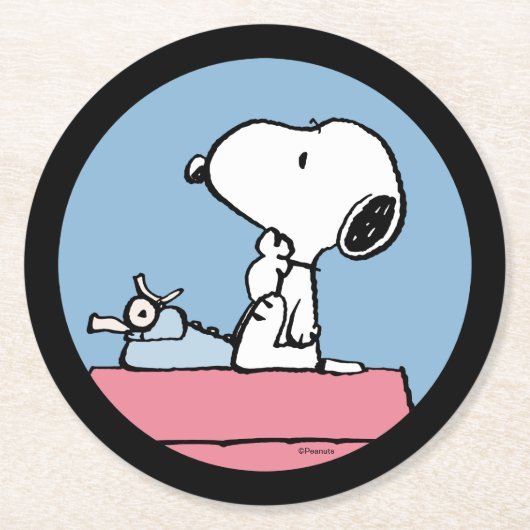 Erdnüsse | Snoopy bei der Schreibmaschine Runder Pappuntersetzer (Vorderseite)