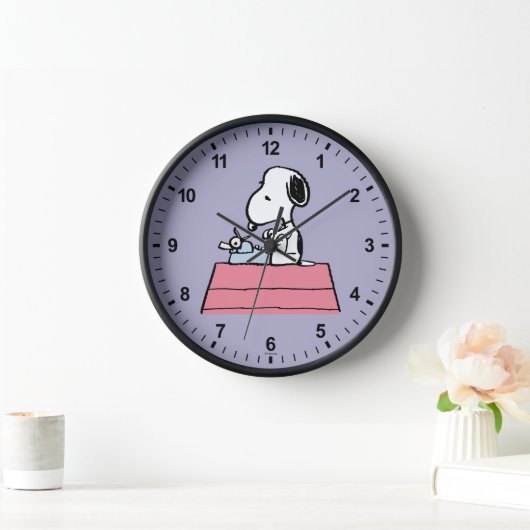 Erdnüsse | Snoopy bei der Schreibmaschine Uhr (Zuhause)