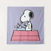 Erdnüsse | Snoopy bei der Schreibmaschine Wandteppich (Vorderseite)