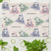 Erdnüsse | Snoopy Bike Ride Stats Geschirrtuch (Gefaltet)