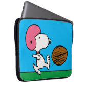 Erdnüsse | Snoopy Football Kicker Laptopschutzhülle (Vorne Rechts)