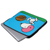 Erdnüsse | Snoopy Football Kicker Laptopschutzhülle (Vorne Knopf)