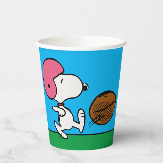 Erdnüsse | Snoopy Football Kicker Pappbecher (Links)