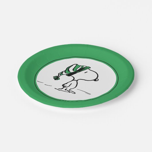 Erdnüsse | Snoopy Green Snow Cap Pappteller (Schrägansicht)