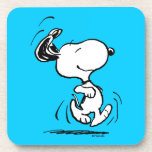 Erdnüsse | Snoopy Happy Dance Getränkeuntersetzer<br><div class="desc">Snoopy ist der liebliche Beagle von Charlie Brown im Comic-Streifen Peanuts von Charles M. Schulz. Karo aus diesem niedlichen Peanuts Design mit diesem lieblichen Hund.</div>