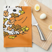 Erdnüsse | Snoopy Pile von Blätter Geschirrtuch (Viertel Falte)