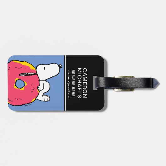 Erdnüsse | Snoopy Pink Donut Gepäckanhänger (Rückseite horizontal)