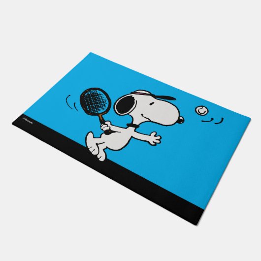 Erdnüsse | Snoopy Plays Tennis Fußmatte (Schrägansicht)