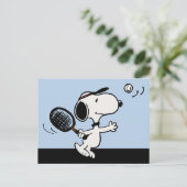 Erdnüsse | Snoopy Plays Tennis Postkarte (Stehend Vorderseite)