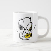 Erdnüsse | Snoopy Saxophone Player Jumbo-Tasse (Rechts)