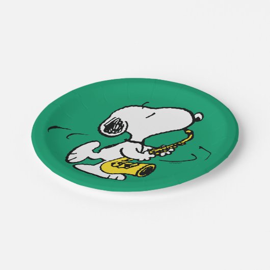 Erdnüsse | Snoopy Saxophone Player Pappteller (Schrägansicht)