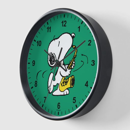 Erdnüsse | Snoopy Saxophone Player Uhr (Winkel)