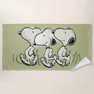Erdnüsse Snoopy stolziert einher Strandtuch